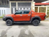 Bán ô tô Toyota Hilux 2018, xe nhập, số tự động, màu cam