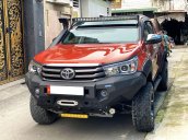 Bán ô tô Toyota Hilux 2018, xe nhập, số tự động, màu cam