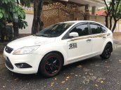 Cần bán Ford Focus năm sản xuất 2011, màu trắng xe gia đình