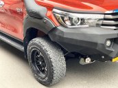 Bán ô tô Toyota Hilux 2018, xe nhập, số tự động, màu cam