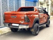 Bán ô tô Toyota Hilux 2018, xe nhập, số tự động, màu cam