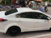 Bán nhanh chiếc Kia Cerato MT đời 2017, màu trắng, xe giá thấp, giao nhanh