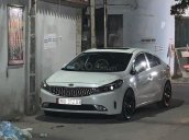 Bán nhanh chiếc Kia Cerato MT đời 2017, màu trắng, xe giá thấp, giao nhanh