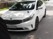 Bán nhanh chiếc Kia Cerato MT đời 2017, màu trắng, xe giá thấp, giao nhanh