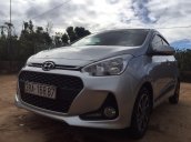 Bán xe Hyundai Grand i10 1.2AT 2017, màu bạc chính chủ, giá tốt