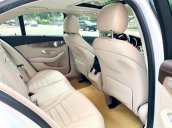 Bán xe Mercedes C250 model 2016, màu trắng kem cực đẹp