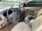 Cần bán xe Toyota Innova sản xuất năm 2006, màu bạc giá cạnh tranh