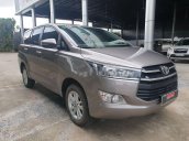 Cần bán lại xe Toyota Innova E sản xuất năm 2019, màu xám  