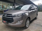 Cần bán lại xe Toyota Innova E sản xuất năm 2019, màu xám  