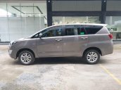 Cần bán lại xe Toyota Innova E sản xuất năm 2019, màu xám  