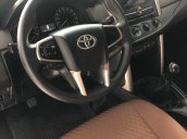 Cần bán lại xe Toyota Innova đời 2018, màu xám xe gia đình, giá tốt