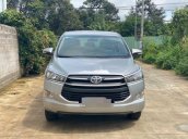 Cần bán Toyota Innova đời 2016, màu bạc, số sàn