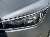 Cần bán Toyota Innova đời 2016, màu bạc, số sàn