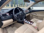 Ưu đãi giảm giá sâu chiếc Toyota Camry màu đen đời 2014, xe còn mới, động cơ ổn định