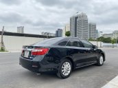 Ưu đãi giảm giá sâu chiếc Toyota Camry màu đen đời 2014, xe còn mới, động cơ ổn định