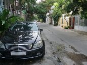 Gia đình bán xe Mercedes C250 sản xuất năm 2010, màu đen, giá 435tr