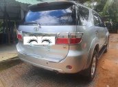 Bán ô tô Toyota Fortuner đời 2010, màu bạc xe gia đình