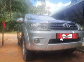 Bán ô tô Toyota Fortuner đời 2010, màu bạc xe gia đình