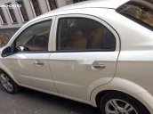 Bán Chevrolet Aveo đời 2015, màu trắng còn mới, giá chỉ 300 triệu