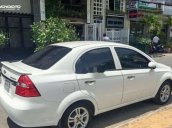 Bán Chevrolet Aveo đời 2015, màu trắng còn mới, giá chỉ 300 triệu