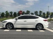 Bán gấp chiếc Hyundai Elantra 2.0 sản xuất 2016, xe còn mới, có hỗ trợ trả góp