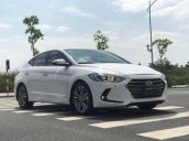 Bán gấp chiếc Hyundai Elantra 2.0 sản xuất 2016, xe còn mới, có hỗ trợ trả góp