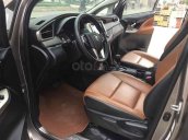 Bán gấp với giá thấp chiếc Toyota Innova sản xuất năm 2017, xe giá thấp, động cơ ổn định