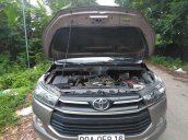 Cần bán Toyota Innova E đời 2017, màu xám còn mới