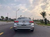 Bán xe Hyundai Accent đời 2018, màu bạc  