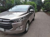 Cần bán Toyota Innova E đời 2017, màu xám còn mới