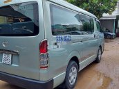 Xe Toyota Hiace sản xuất năm 2010, màu xanh lam