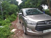 Cần bán Toyota Innova E đời 2017, màu xám còn mới