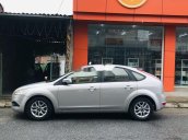 Cần bán xe Ford Focus sản xuất 2010, màu bạc còn mới