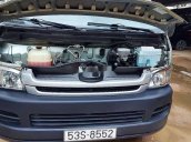 Xe Toyota Hiace sản xuất năm 2010, màu xanh lam