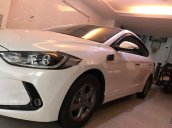 Cần bán Hyundai Elantra năm sản xuất 2017, màu trắng còn mới