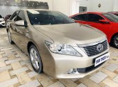 Cần bán gấp Toyota Camry đời 2014, màu vàng cát