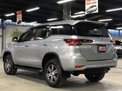 Cần bán lại xe Toyota Fortuner 2020, màu bạc, số sàn