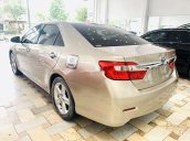 Cần bán gấp Toyota Camry đời 2014, màu vàng cát