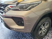 Toyota Fortuner 2.4AT model 2021, đây là Toyota Hiroshima Tân Cảng phân phối, chính thức, mới 100%, đại lý gốc