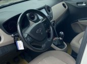 Gia đình bán Hyundai Grand i10 đời 2017, màu trắng, bản đủ