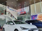 Cần bán xe Hyundai Elantra đời 2020, màu trắng