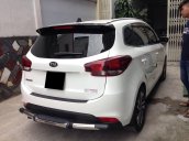 Cần bán Kia Rondo số sàn màu trắng tinh năm sản xuất 2018, xe còn mới, giá ưu đãi