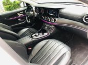 Cần bán lại xe Mercedes-Benz E300 năm sản xuất 2018, xe còn mới, giá thấp