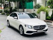 Cần bán lại xe Mercedes-Benz E300 năm sản xuất 2018, xe còn mới, giá thấp