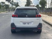 Cần bán gấp Peugeot 5008 năm 2017, màu trắng, số tự động