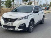 Cần bán gấp Peugeot 5008 năm 2017, màu trắng, số tự động