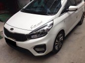 Cần bán Kia Rondo số sàn màu trắng tinh năm sản xuất 2018, xe còn mới, giá ưu đãi