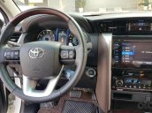 Cần bán gấp chiếc xe Toyota Fortuner sản xuất 2019, máy xăng 1 cầu số tự động, giá mềm