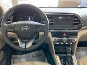 Bán xe Hyundai Elantra đời 2020, màu trắng, số tự động