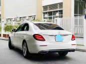 Cần bán Mercedes E class sản xuất 2018, màu trắng còn mới